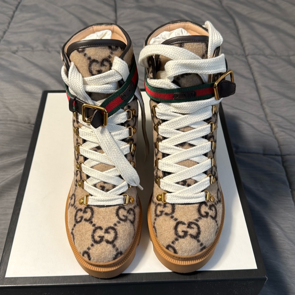 Authentic Gucci women wood boot size 7(37 us)